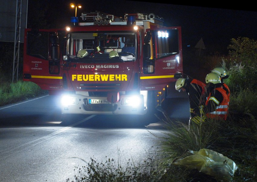 Einsatz BF Koeln PEINGEKLEMMT in Leverkusen P138.JPG